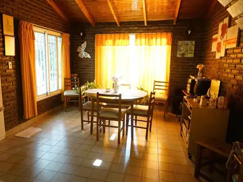 VENTA CASA  5 AMBIENTES, PATIO, PARRILLA Y JARDIN EN EL LIBERTADOR - LOMA HERMOSA - TRES DE FEBRERO