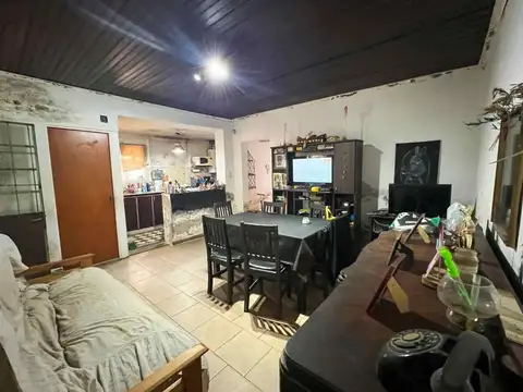 CASA 3 AMBIENTES JARDIN Y COCHERA A REFACCIONAR