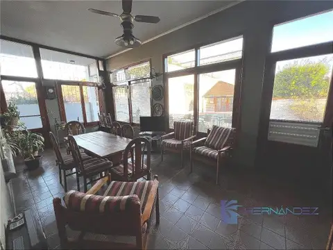 Casa 5 ambientes con 4 baños