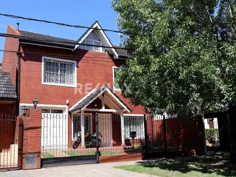 VENTA ESPECTACULAR CASA 5 AMB C/PILETA CASTELAR
