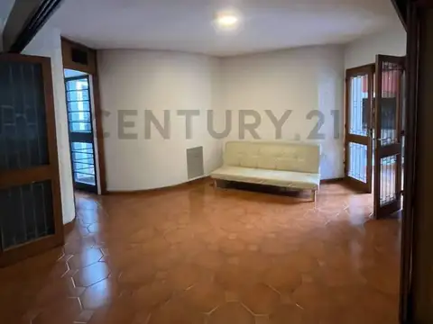 Casa 10 ambientes con 4 baños