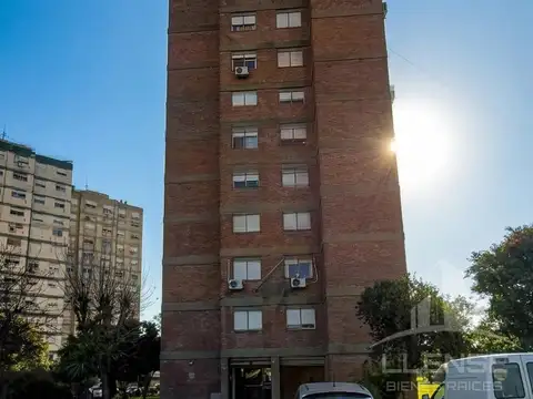 Departamento 3 ambientes con espacio guardacoches en predio cerrado en alquiler - Wilde