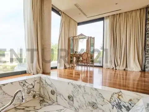 Oficina en Alquiler con 4 cocheras