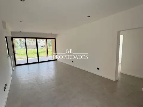 Casa en Venta en Pilar Del Este - Santa Sofia, USD 180.000