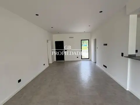Casa en Venta con 3 cocheras