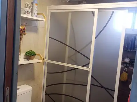 Casa con quincho y pileta en Barrio ECOR I