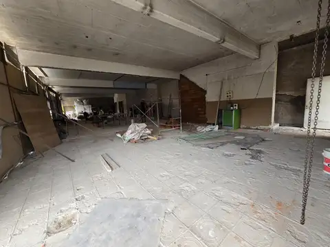 Alquiler Edificio Comercial  PB y 2 Pisos  Platas Libres en Belen De Escobar