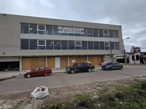 Alquiler Edificio Comercial  PB y 2 Pisos  Platas Libres en Belen De Escobar