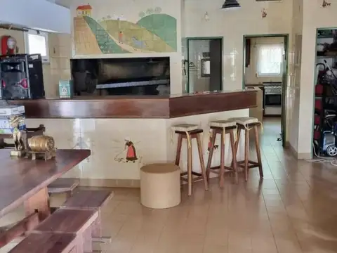 Casa 5 ambientes con 4 baños