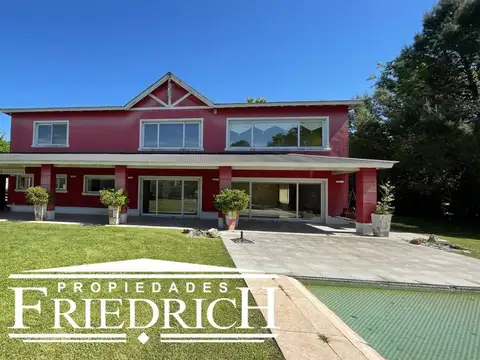 Casa 5 ambientes con 4 baños