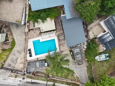 Casa 6 ambientes con 2 baños