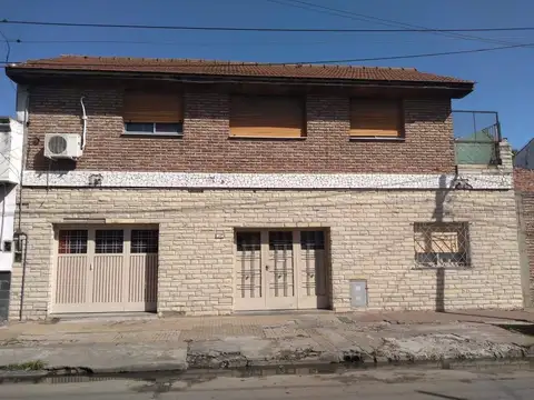 CASA LANUS - IDEAL PARA DOS FAMILIAS