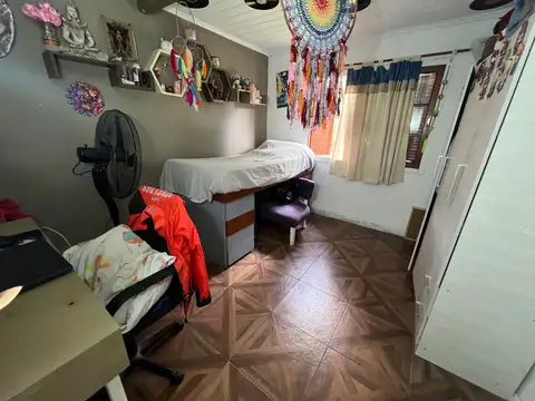 Venta casa con quincho y pileta en Wilde