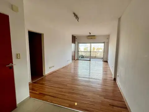 Amplio Monoambiente con balcón aterrazado