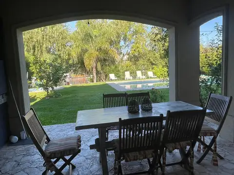 Casa en Alquiler con 5 cocheras