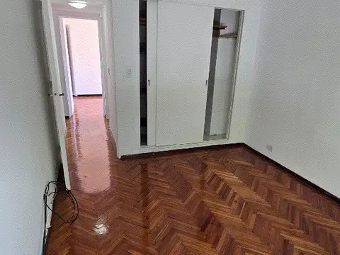 Virgilio 100, Piso 1