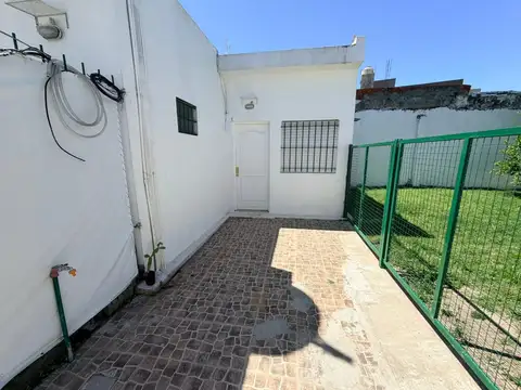 Depto Tipo Casa 2 ambientes con 1 baño