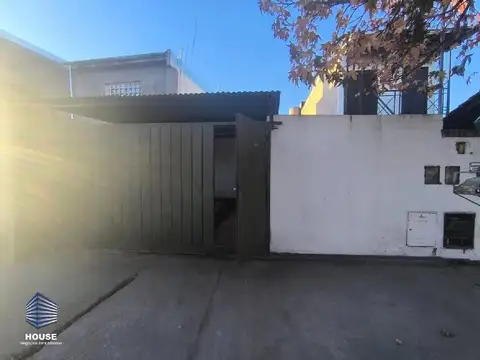CASA 2 DORMITORIOS CON PATIO Y COCHERA EN BARRIO LAS PALMAS SOBRE DON BOSCO