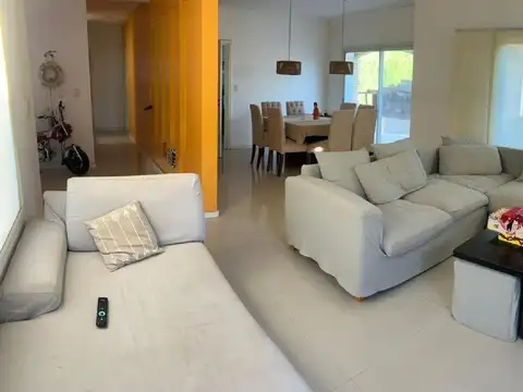 Casa en Alquiler en Los Sauces, USD 2.200