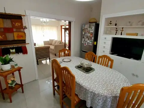 Casa 5 ambientes con 3 baños