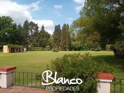 Casa en Alquiler con 2 cocheras