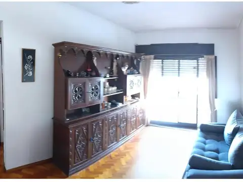 Departamento de 2 ambientes en Monte Castro, con balcón y mucha luz