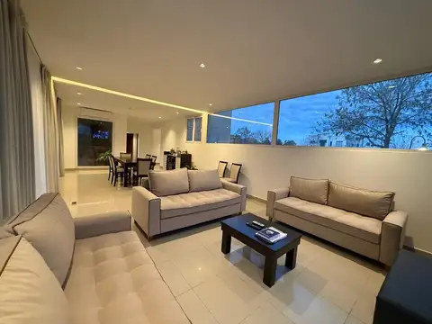Venta. Casa  a la Laguna. El  Cazal ,Escobar.