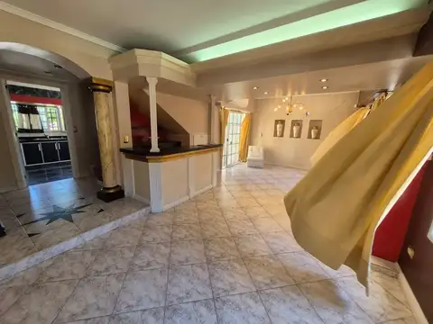 Depto Tipo Casa en Alquiler de 5 ambientes