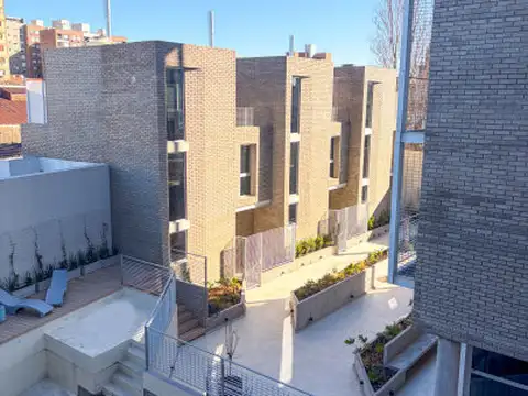 VENTA CASA TRIPLEX - 2 DORM- VIAMONTE 671- COMPLEJO SENTIR