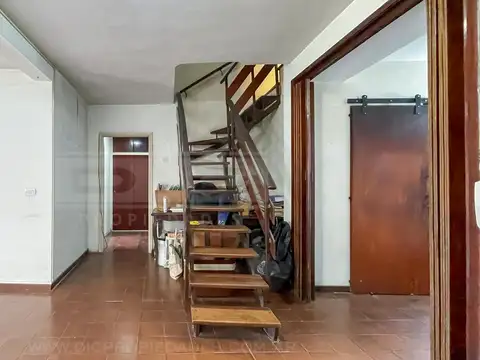 Casa 5 ambientes con 2 baños