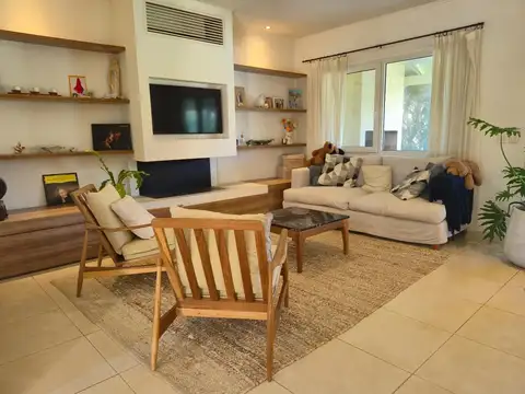 Casa 4 ambientes con 3 baños
