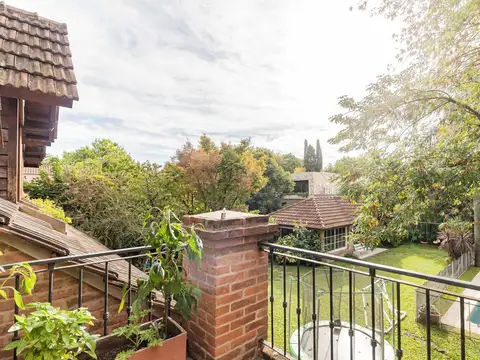 Casa 7 ambientes con 8 baños