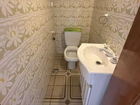 Casa 5 ambientes con 1 baño