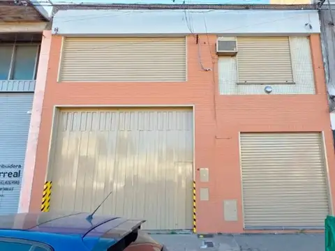 AMPLIO GALPÓN CON GRÚAS Y OFICINAS AV. ARIJÓN 1762
