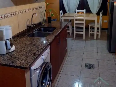 Casa 4 ambientes con 1 baño