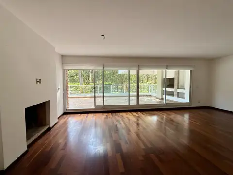 Av. a la Playa 100, Piso 0