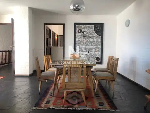 Casa 5 ambientes con 4 baños