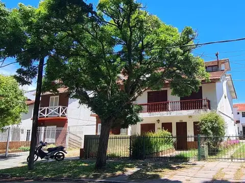 REGIO DUPLEX TRES AMBIENTES CON COCHERA Y PATIO - GAS CONECTADO