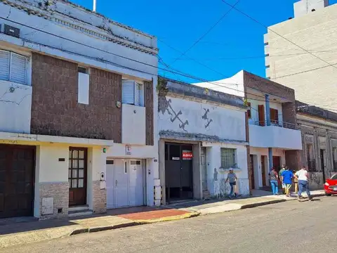 Venta: espacioso, con patio y cochera propia