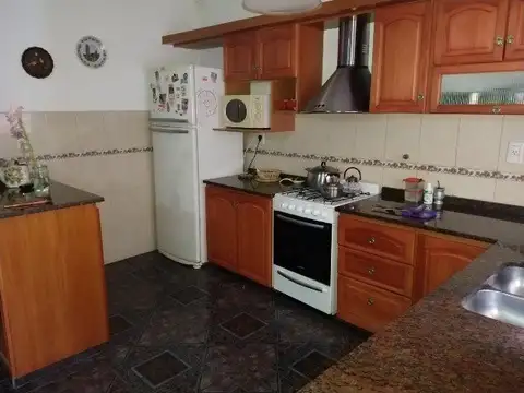 Casa en Venta con 3 cocheras