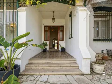 Casa 6 ambientes con 5 baños