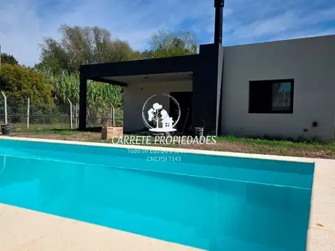 OPORTUNIDAD!.Casa en venta 4 amb. y fondo a verde. Barrio Santa Lucia. Pilar