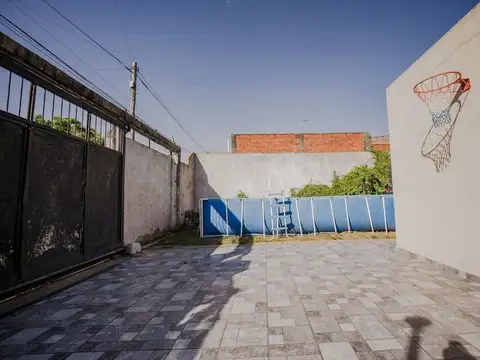 Casa 4 ambientes con 1 baño