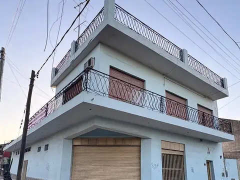 VENTA CASA 4 AMBIENTES CON LOCAL RAFAEL CASTILLO