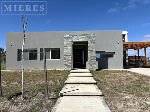 Casa en venta sobre lote interno Puertos Barrio Nativas, Escobar