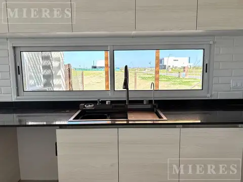 Casa en venta sobre lote interno Puertos Barrio Nativas, Escobar