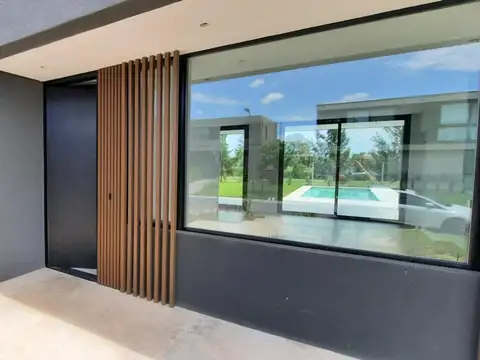 Casa 5 ambientes con 5 baños