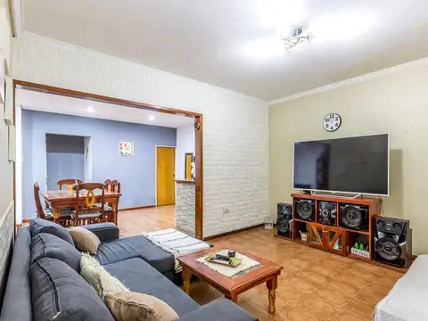 Casa 4 Ambientes en Venta en  Castelar