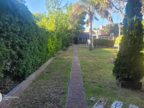 Oportunidad Casa 3 Dormitorios con quincho y piscina - Castelli 1700 - Pueblo Esther | Venta
