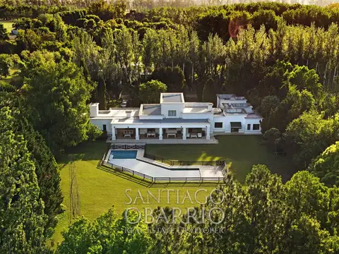 Increíble casa en Venta de casi 800m2 en La Colina Villa de Campo de Lujan 100